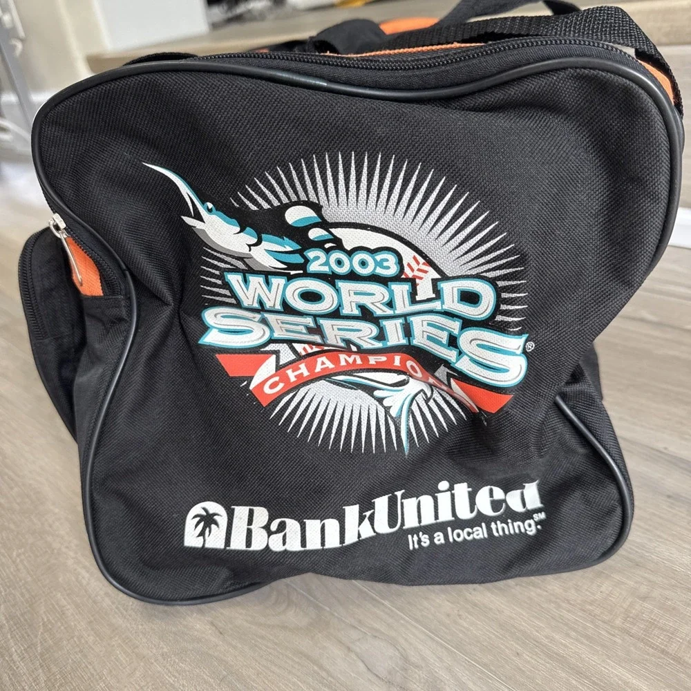 FLORIDA MARLINS 2003 WORLD SERIES CHAMPIONS Team Issued Duffle Bag‎